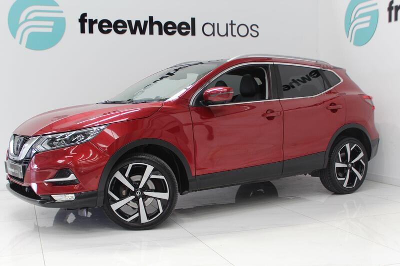 2017 Nissan Qashqai in Red — image 1 of 5