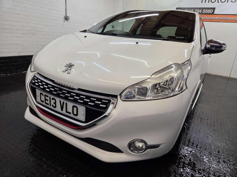 Peugeot 208 view 3