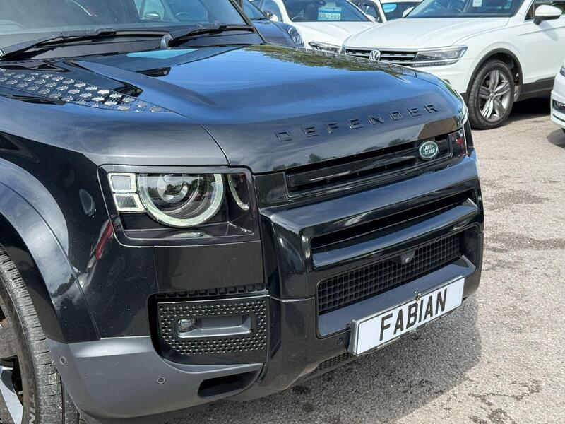 Land Rover Defender 110 view 7