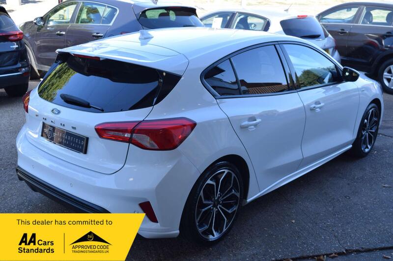 Ford Focus view 3