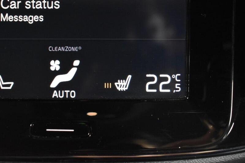 Volvo XC40 view 4