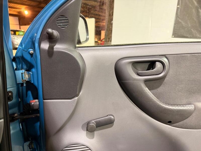 2001 Vauxhall Corsa — photo 12
