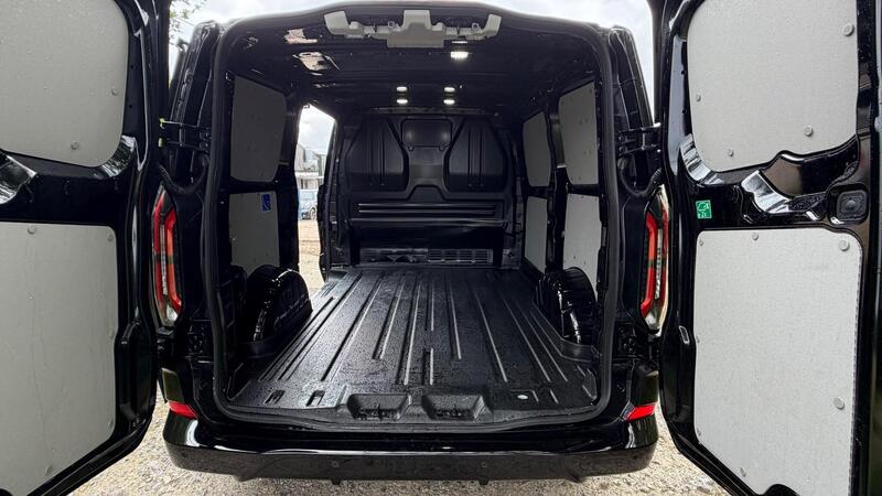 2025 Ford Transit Custom — photo 18