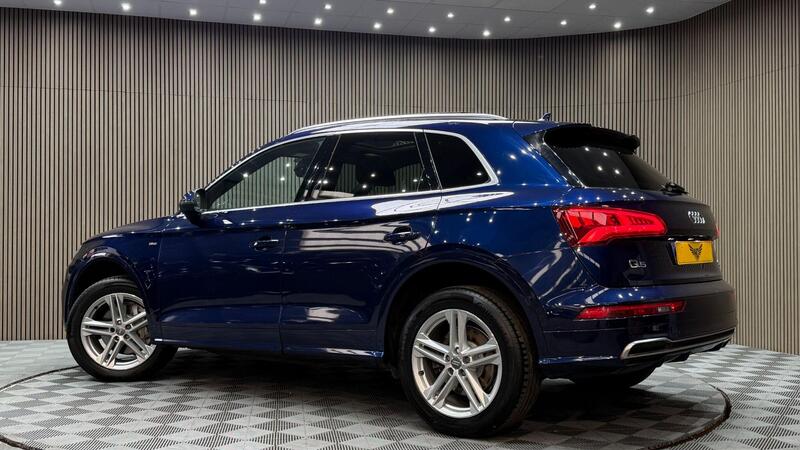 Audi Q5 view 2