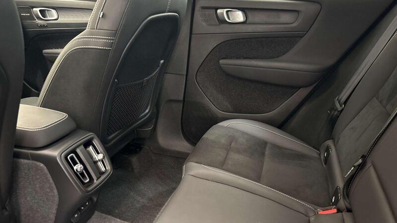 Volvo XC40 view 4