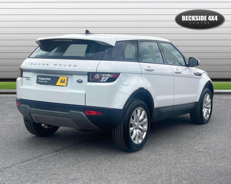 Land Rover Range Rover Evoque view 3
