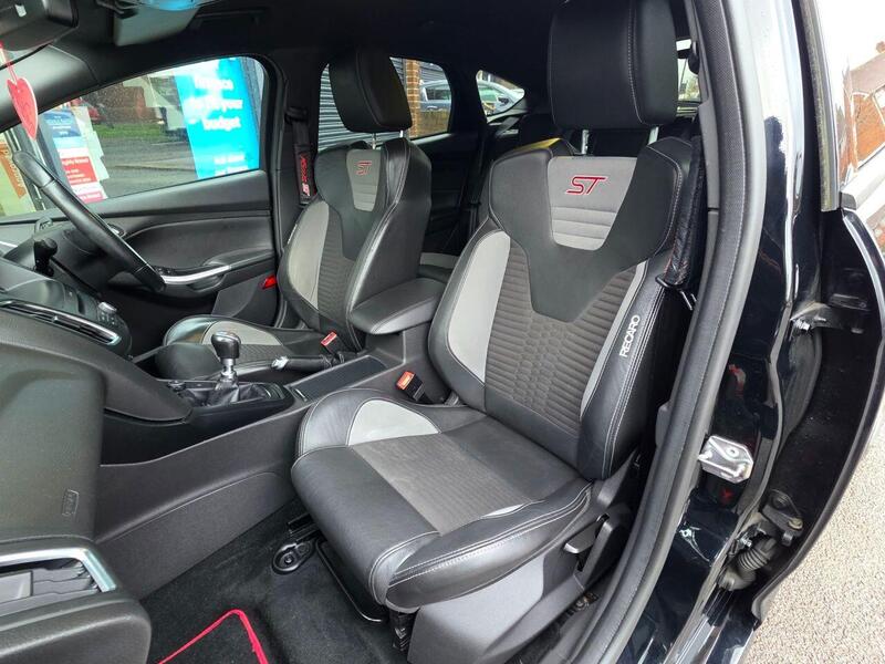 Ford Focus view 3