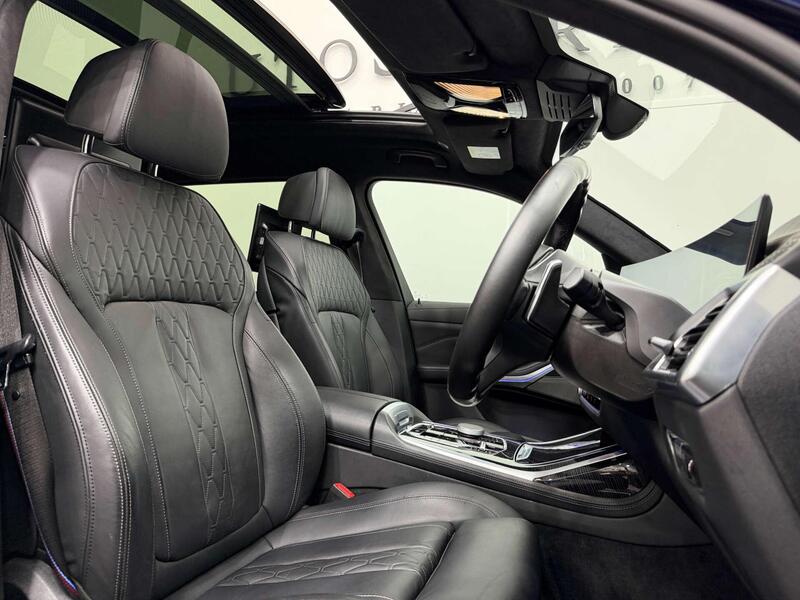 BMW X7 view 2