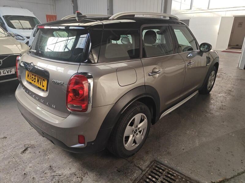 Mini Countryman view 6