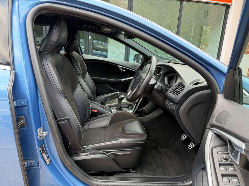 Volvo V40 view 2