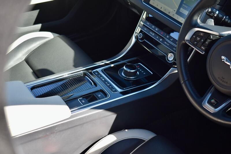Jaguar XF view 7