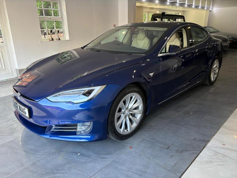 Tesla Model S view 3