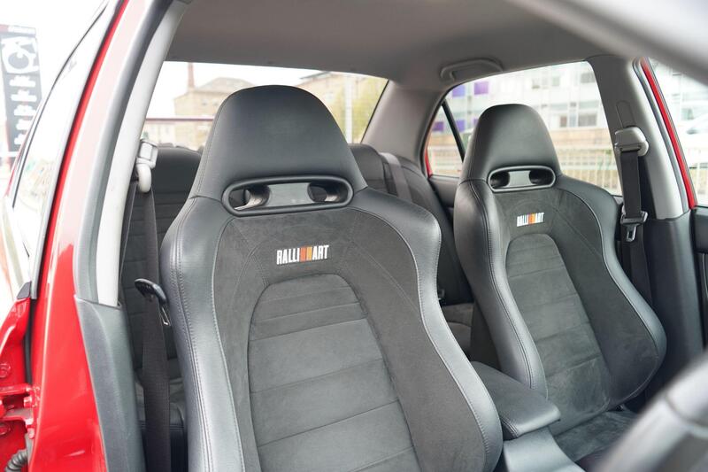 Mitsubishi Lancer view 4