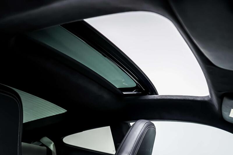 Porsche 911 view 3