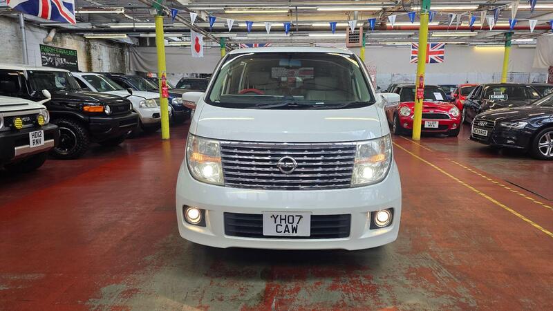 Nissan Elgrand view 2