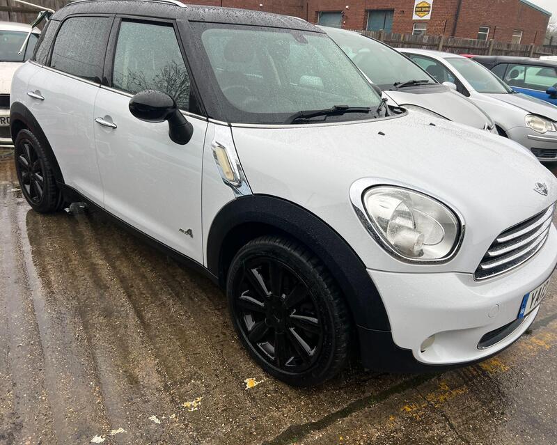 Mini Countryman view 2