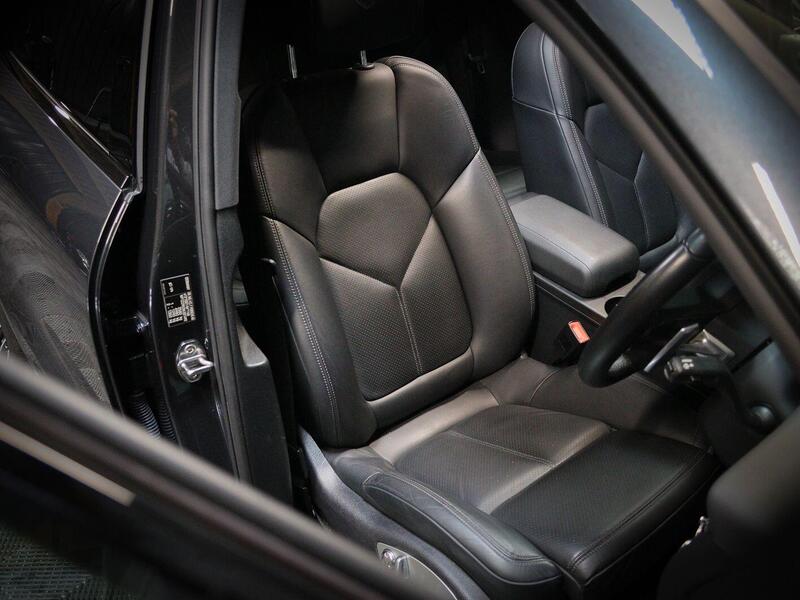 Porsche Macan view 4
