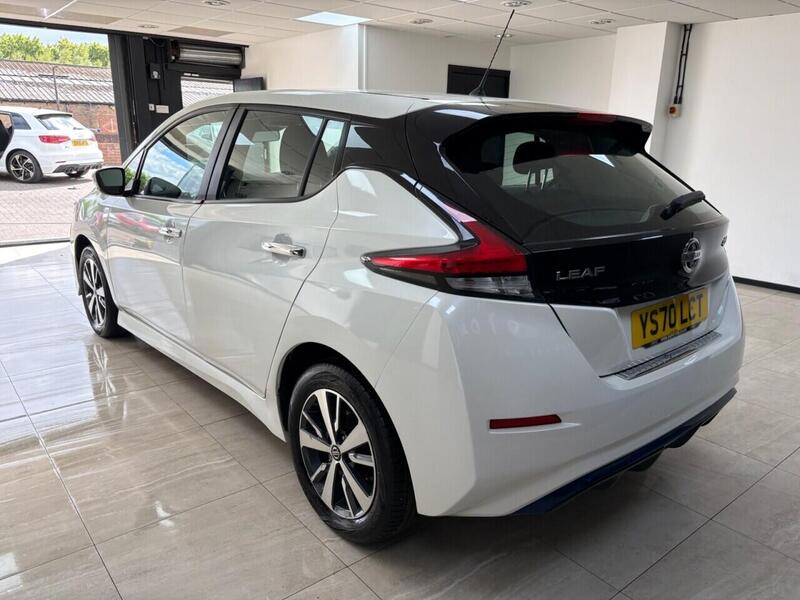 Nissan Leaf view 5