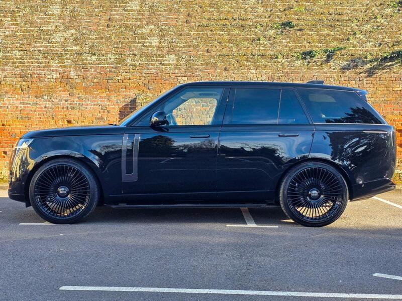 Land Rover Range Rover view 2