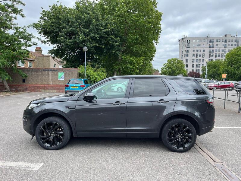 Land Rover Discovery Sport view 4