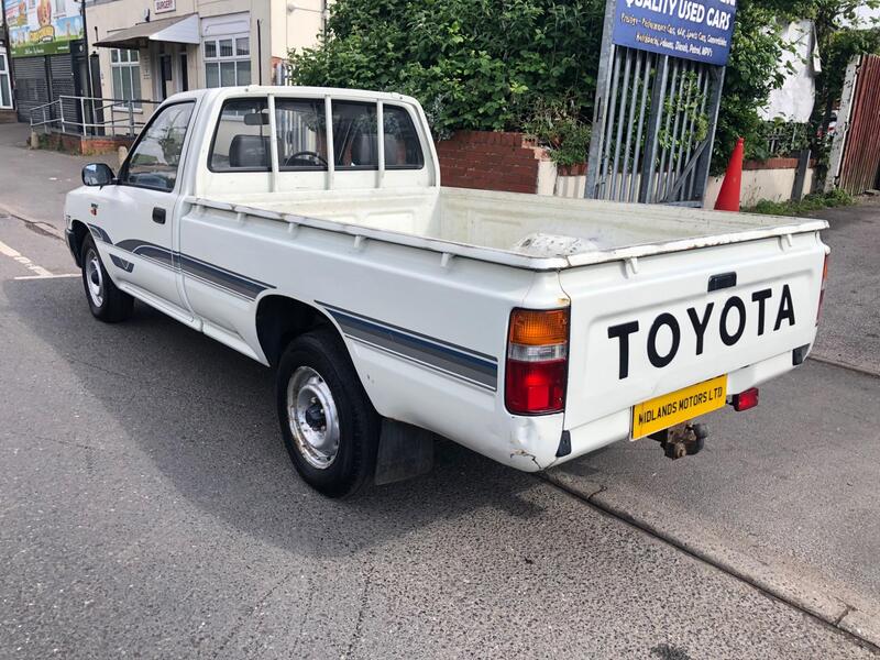 Toyota Hilux view 7