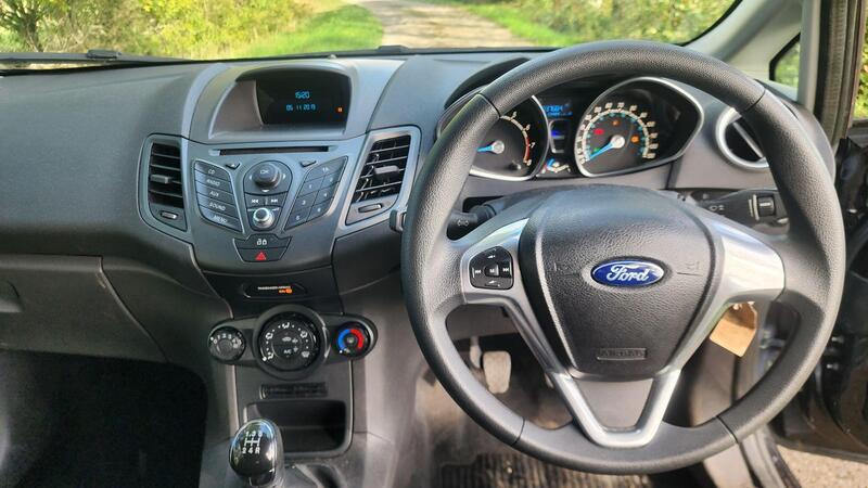 2014 Ford Fiesta — photo 27