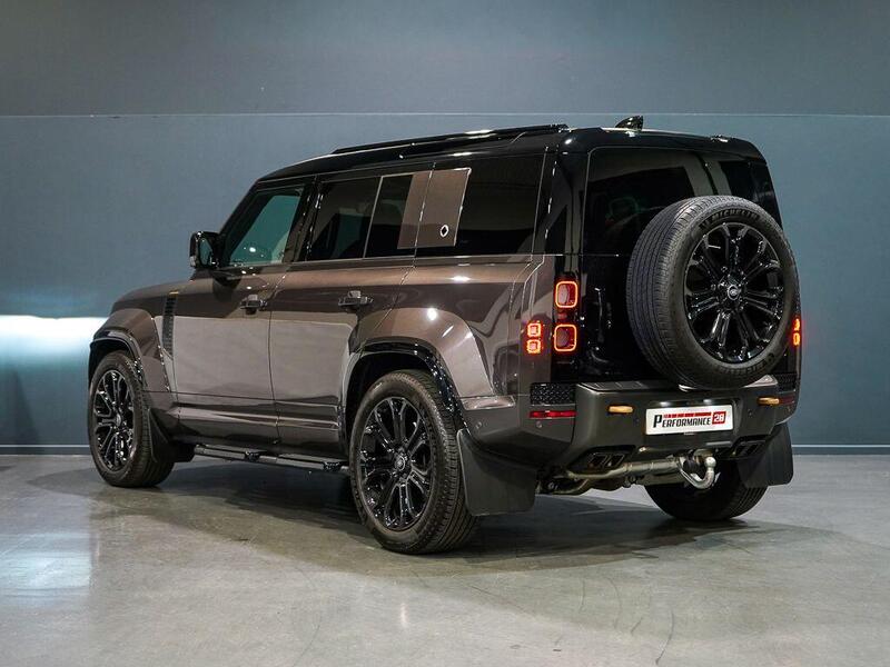 Land Rover Defender view 4