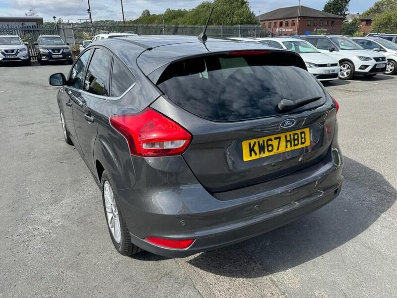 Ford Focus view 4