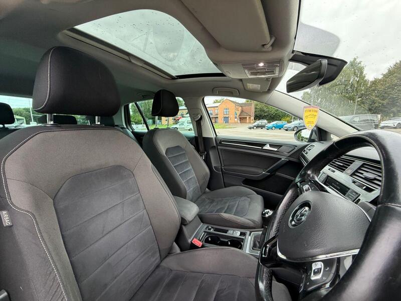 Volkswagen Golf view 3