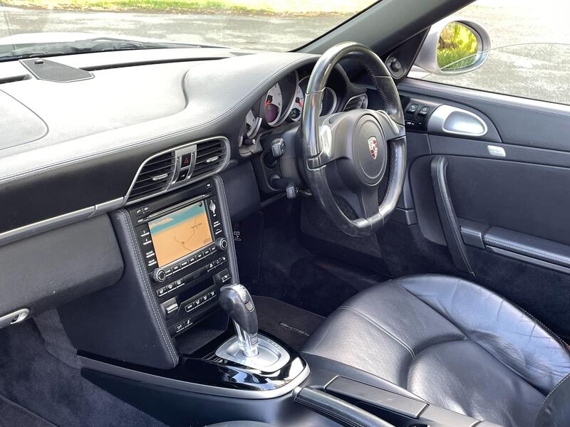 Porsche 911 view 12