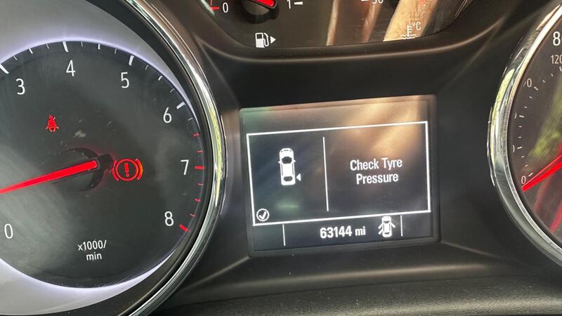 2017 Vauxhall Astra — photo 25