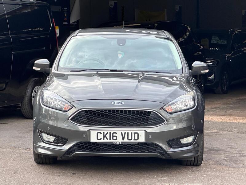 Ford Focus view 3