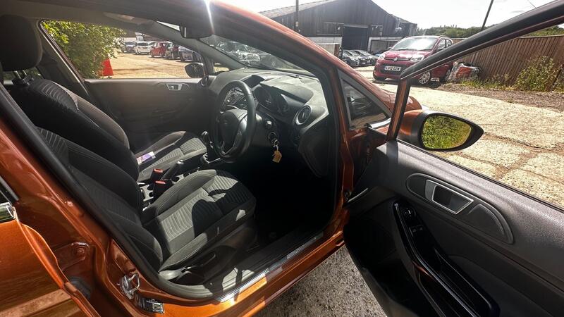 2014 Ford Fiesta — photo 13