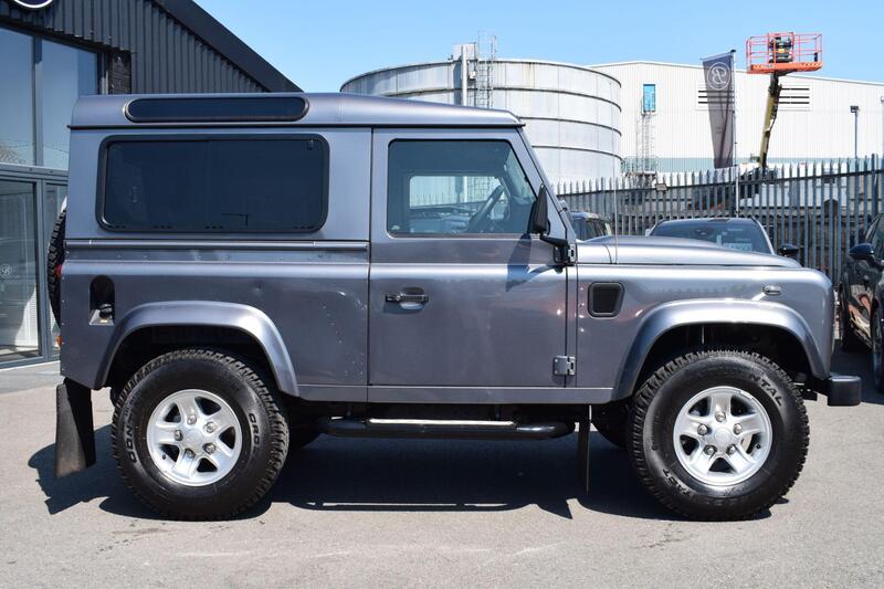 Land Rover Defender view 4