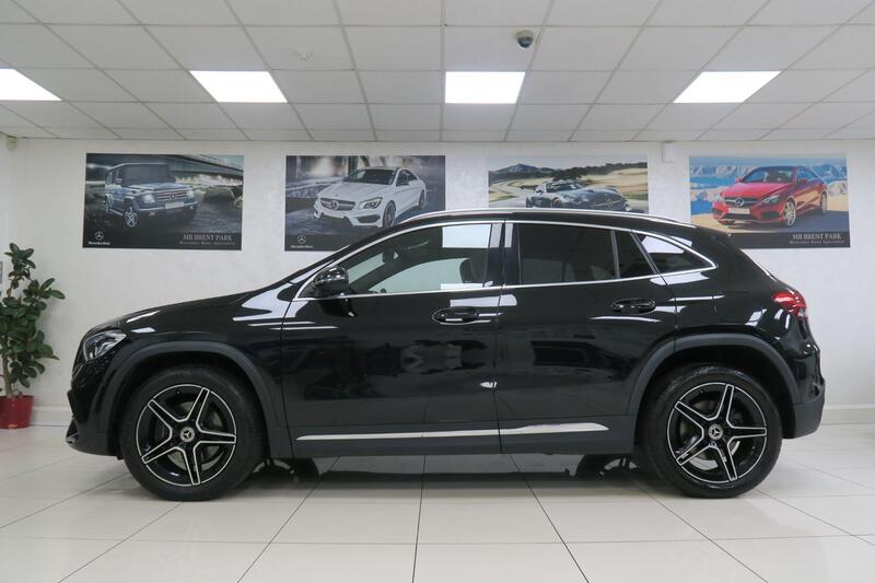 Mercedes-Benz Mercedes-Benz GLA view 3