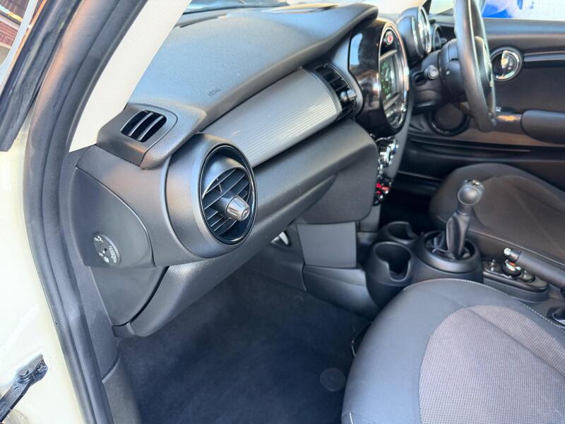 Mini Hatch view 6