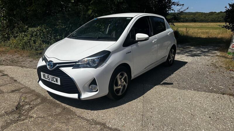 2015 Toyota Yaris — photo 6