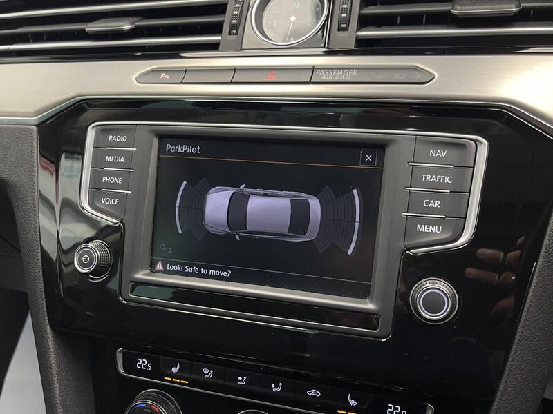 Volkswagen Passat view 16