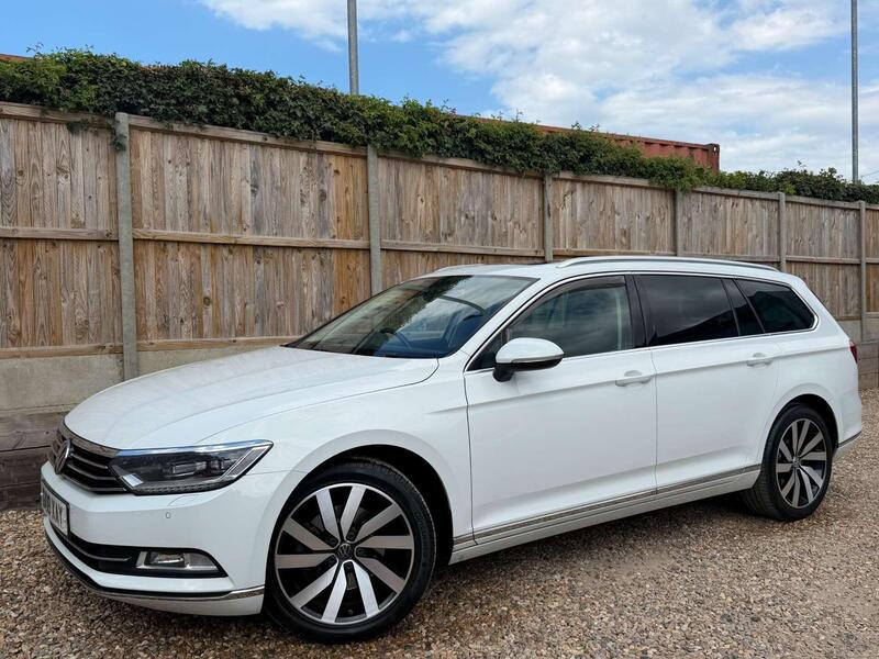 Volkswagen Passat view 4