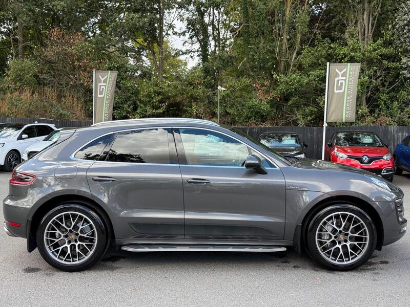 Porsche Macan view 5