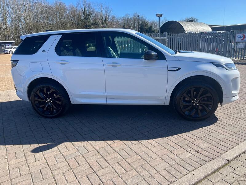 Land Rover Discovery Sport view 4