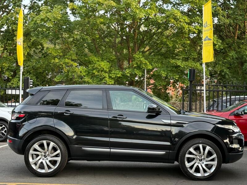 Land Rover Range Rover Evoque view 3