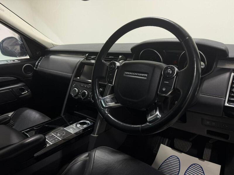 Land Rover Discovery 3 view 2