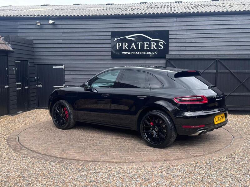Porsche Macan view 3