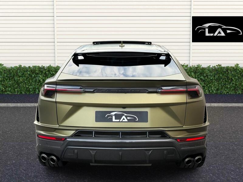 Lamborghini Urus view 7