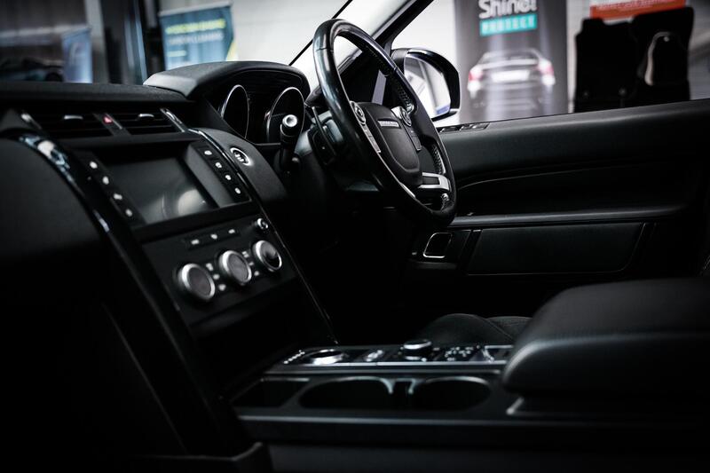 Land Rover Discovery view 2