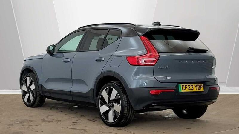 Volvo XC40 view 3