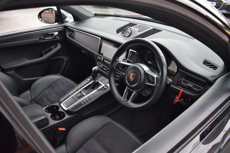 Porsche Macan view 3