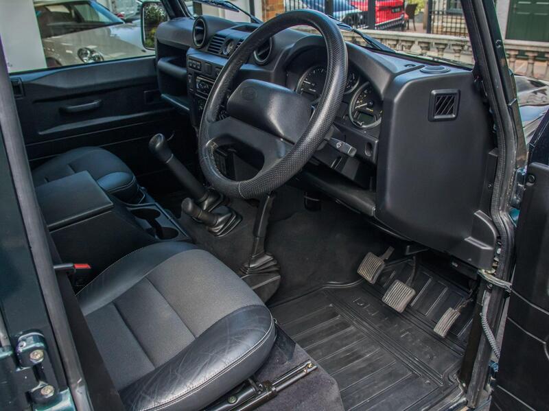 Land Rover Defender 110 view 3