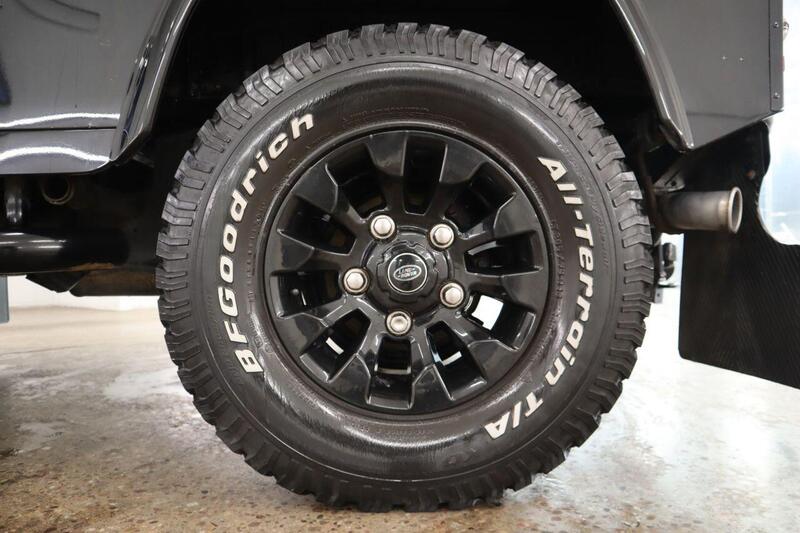 Land Rover Defender view 37